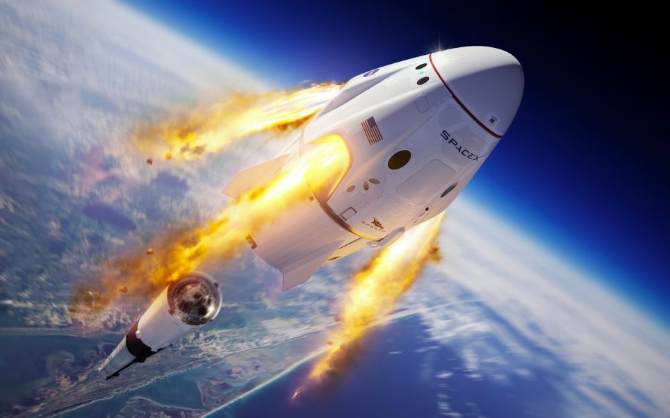 Crew Dragon a nosná raketa Falcon 9 v akcii