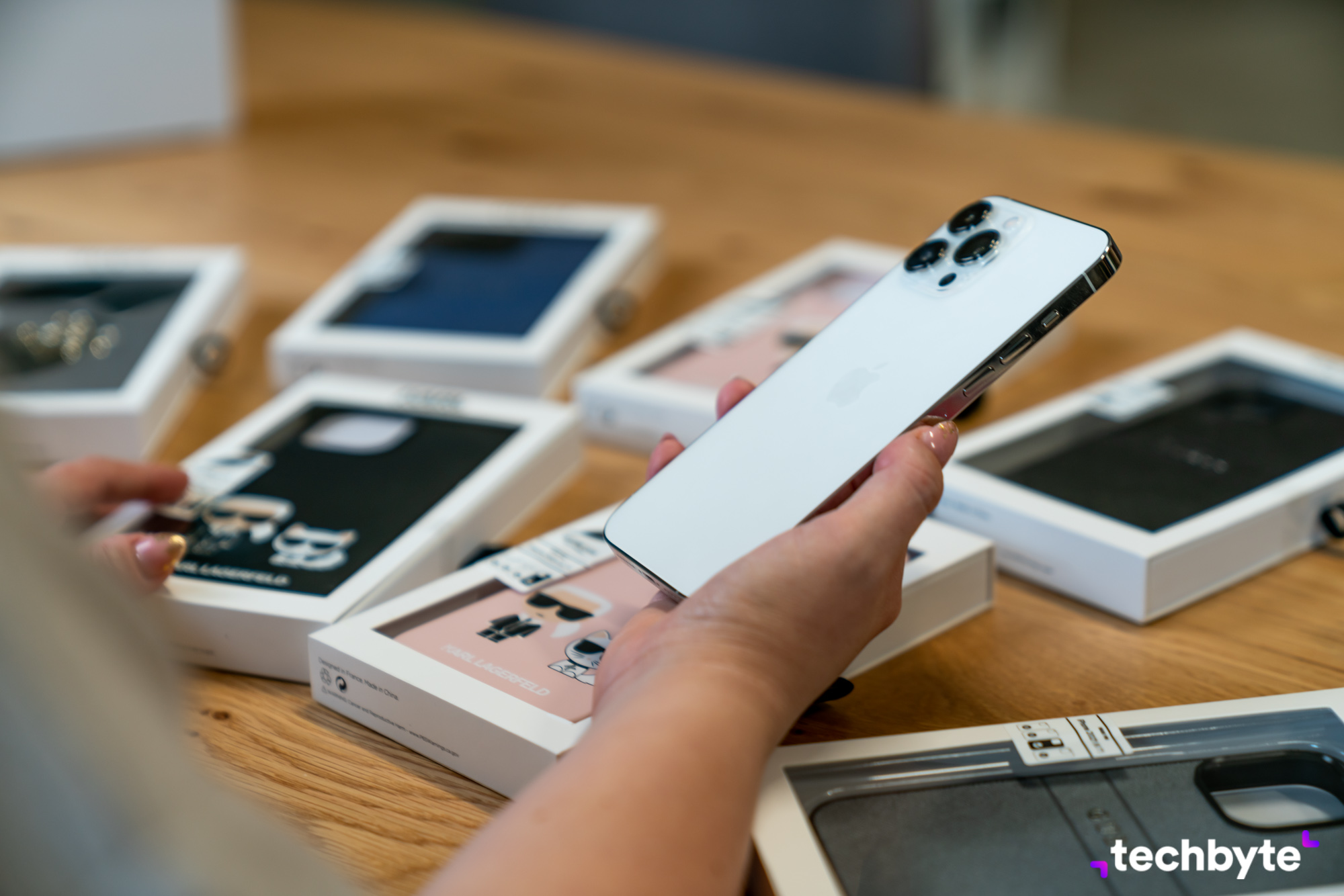 Ochranný kryt iPhone 13